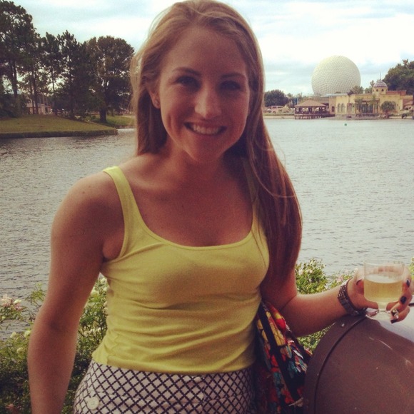 Profile Picture of Sami Ottoway (@saminichole1) on Poshmark