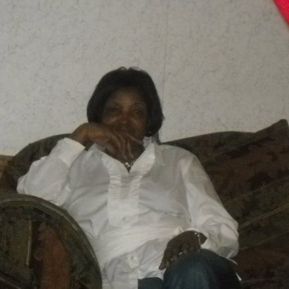 Profile Picture of Cornettis Woods (@cornettis) on Poshmark