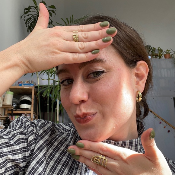 Profile Picture of Laura Amtower (@lamtower) on Poshmark