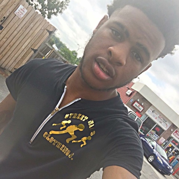 Profile Picture of Eli Jacobs (@getmoney14) on Poshmark