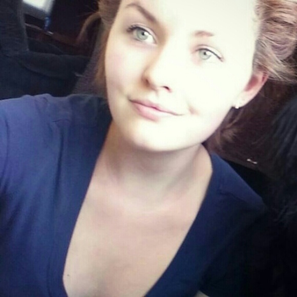 Profile Picture of Kristen Wurdeman (@kristenwishon) on Poshmark