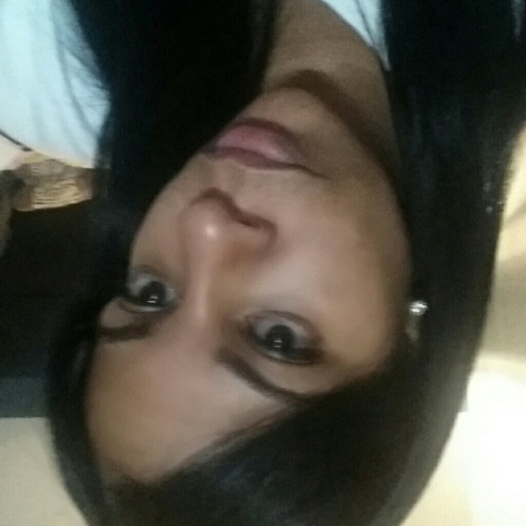 Profile Picture of Roberta Guzman (@elsie6151) on Poshmark