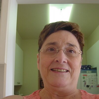 Profile Picture of Doris Hunter (@nanagdhunter) on Twitter