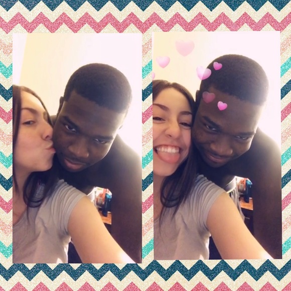 Profile Picture of Daniela Nieves (@daniiinieves) on Poshmark