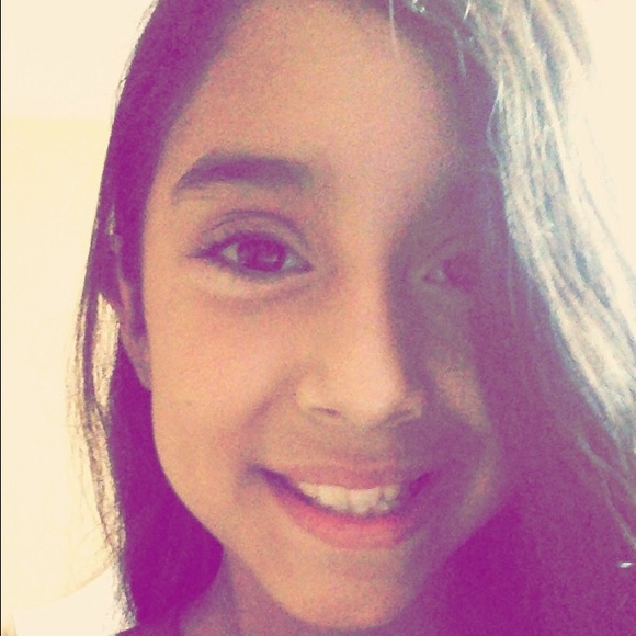 Profile Picture of Ruby Ruiz (@rubrui_101) on Poshmark