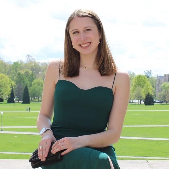 Profile Picture of Elizabeth Bathon (@lizziebee21) on Poshmark