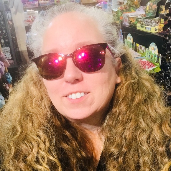 Profile Picture of Virginia Davidson (@phluff70) on Poshmark