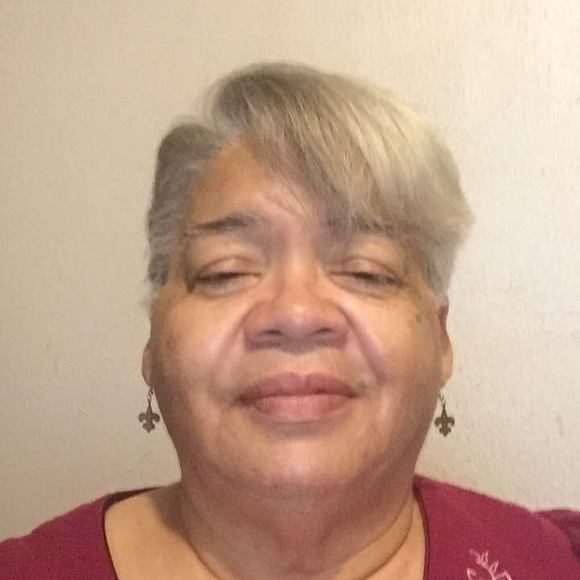 Alice Deggs - Poshmark Profile Picture of Alice Deggs (@ardeggs) on Poshmark