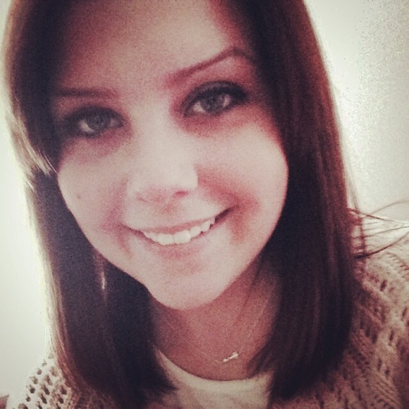 Profile Picture of Kimberly Wiederhold (@kimbirdly08) on Poshmark