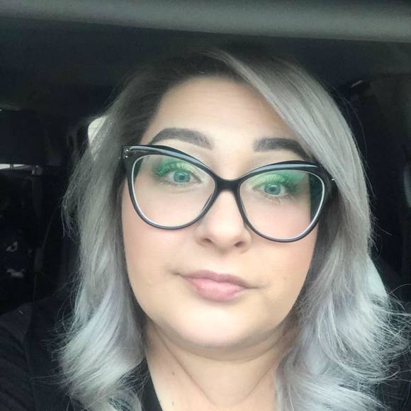 Profile Picture of April Nguyen (@aprilthebully) on Poshmark