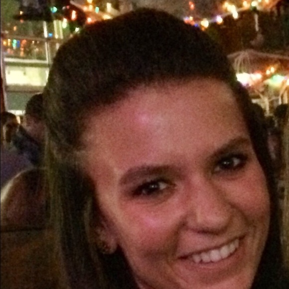 Profile Picture of Danielle Kessinger (@kessindm) on Poshmark