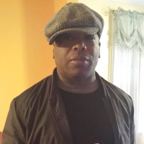Profile Picture of Derrick Holmes (@derrickholme846) on Poshmark