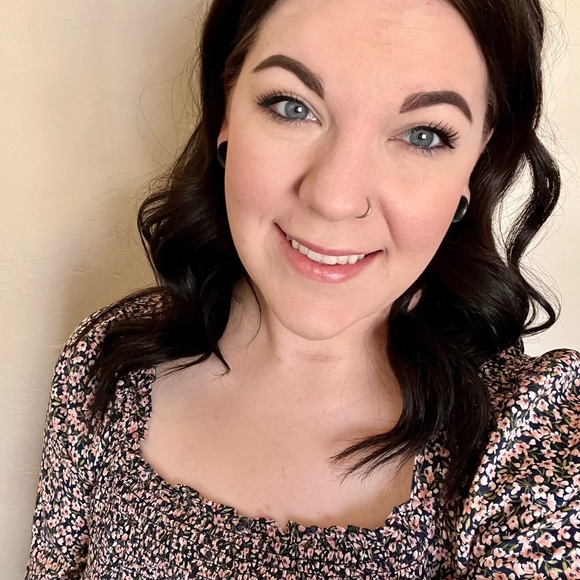Profile Picture of Sarah Schagel (@sarah_schagel) on Poshmark