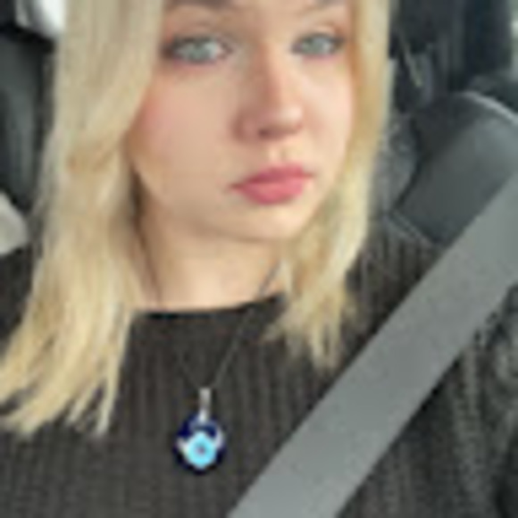 Profile Picture of Calista Winckowski (@calistaaaaaw) on Poshmark