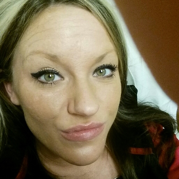 Victoria Konik - Poshmark Profile Picture of Victoria Konik (@vixster1084) on Poshmark