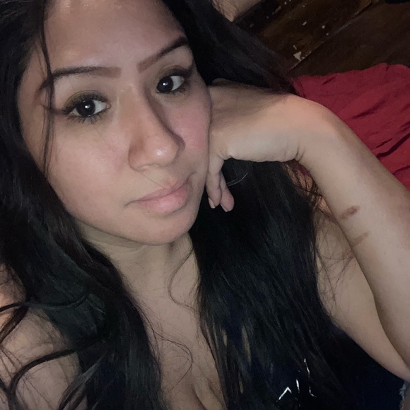 Profile Picture of Daniela Govea (@danielagovea693) on Poshmark