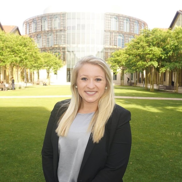 Profile Picture of Laura Bensabat (@ldbensabat) on Poshmark