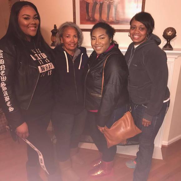 Profile Picture of Bobbie Nix (@msnixbl) on Poshmark