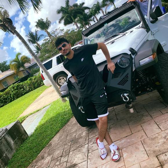 Profile Picture of Hesham Mohammed (@hisham100h10) on Poshmark