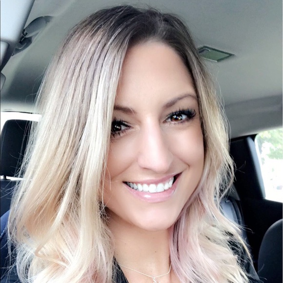 Profile Picture of Jacqueline Shields (@jshields0123) on Poshmark