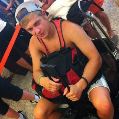 Profile Picture of Garney (@steve08036443) on Twitter