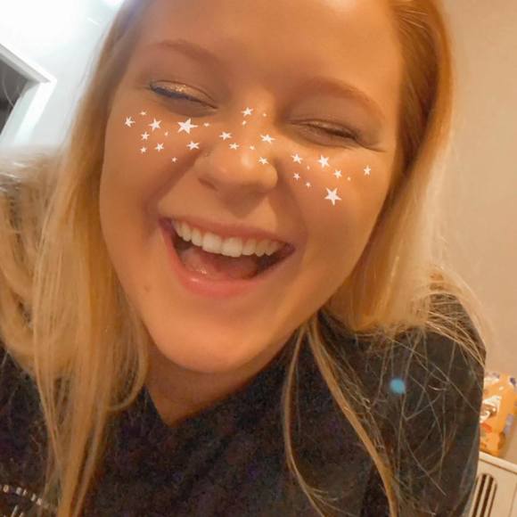 Profile Picture of Haley Kantz (@haleylanekantz) on Poshmark