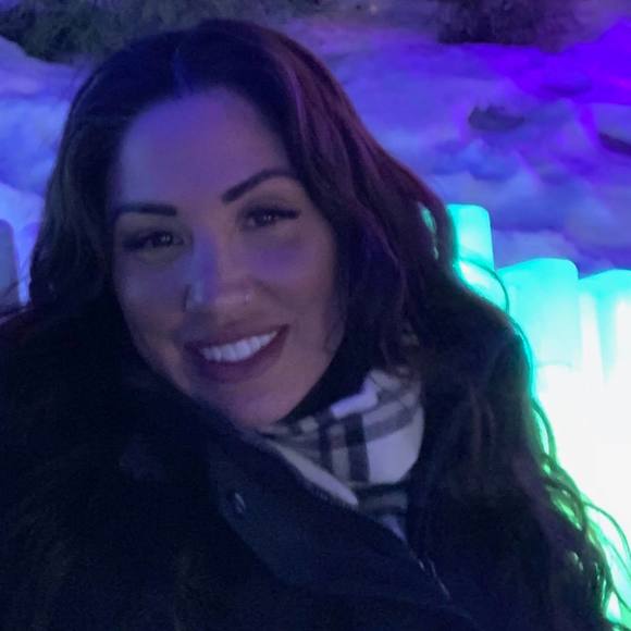 Profile Picture of Shannon Karastamatis (@skarastamatis) on Poshmark