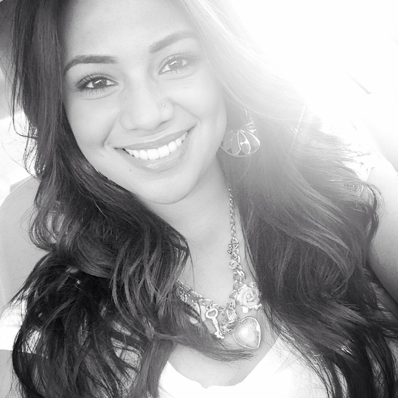 Profile Picture of Veronica Rodriguez (@verooonica22) on Poshmark