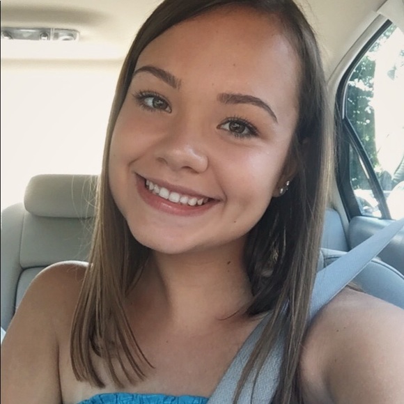 Profile Picture of Mackenzie Hudson (@mackenzieeeh) on Poshmark