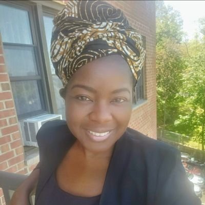 Profile Picture of Robyn C. Spencer (@racewomanist) on Twitter