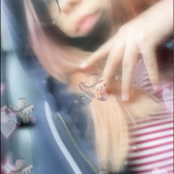 Profile Picture of Harmony Adams (@harmxyy) on Poshmark