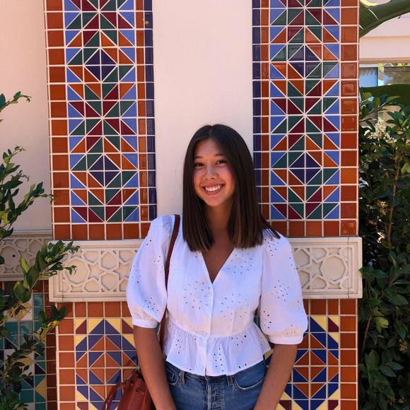 Profile Picture of Sydney Komoto (@sydneykomoto) on Poshmark