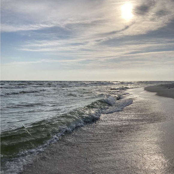 Profile Picture of Jillian Dotson (@jillian_dotson) on Poshmark