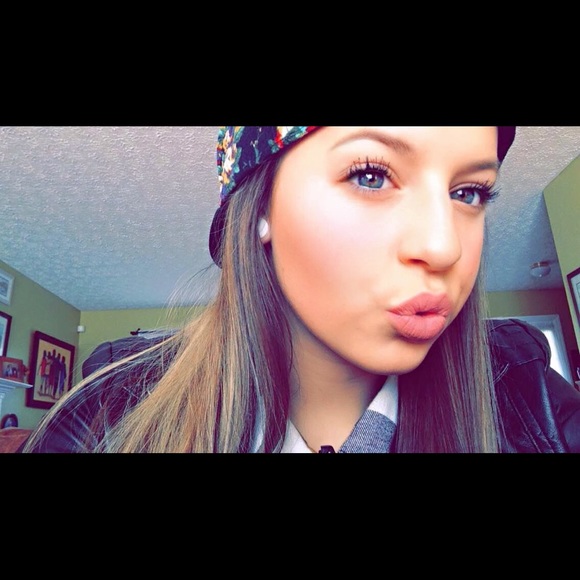 Profile Picture of Kelsey Adamsson (@kelsey7500) on Poshmark