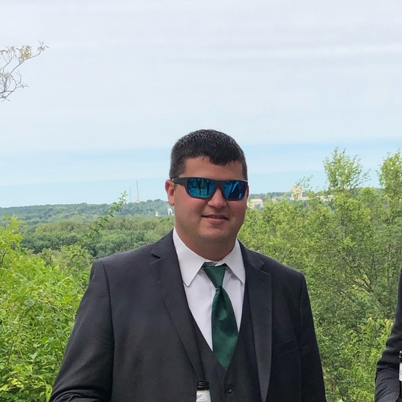 Profile Picture of Brett Fessler (@brett_fessler) on Poshmark