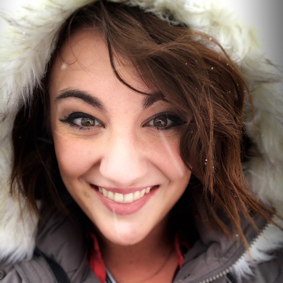 Profile Picture of Hannah Musson (@hgmusson) on Poshmark