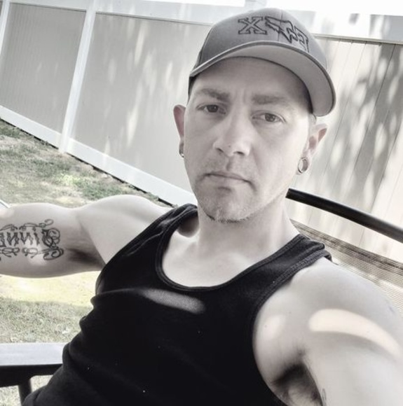 Profile Picture of Kyle Gregory (@kyle08251020) on Poshmark