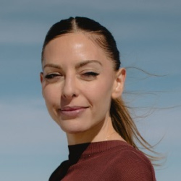 Profile Picture of Paula Celestino (@paula_celestino) on Poshmark