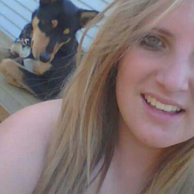 Profile Picture of Lisa Hutt (@@roxy101awesome) on Twitter