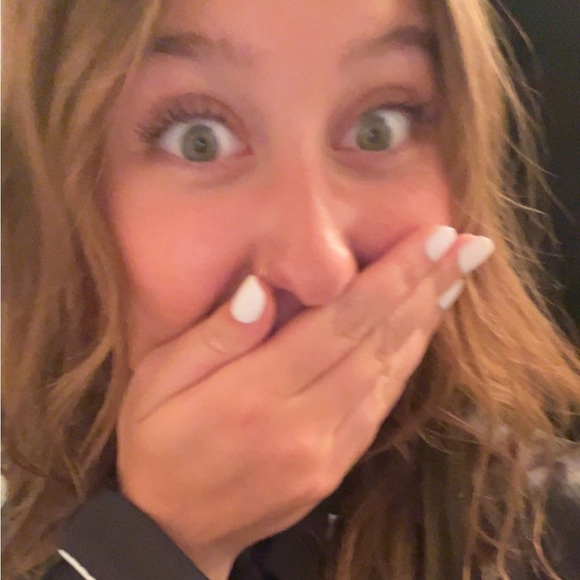 Profile Picture of Makena jean Gernert (@makenajeann) on Poshmark