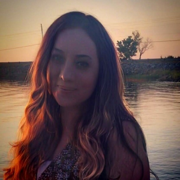 Profile Picture of Melissa Blankenship (@chosenbyhigh2) on Poshmark