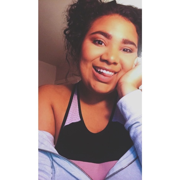 Profile Picture of Alexis Raine (@alexis_raine) on Poshmark