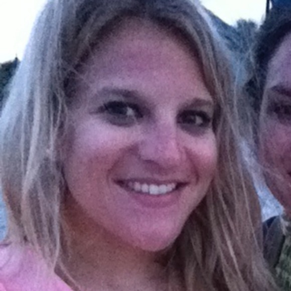 Profile Picture of Lauren Mayewski (@laurenm625) on Poshmark