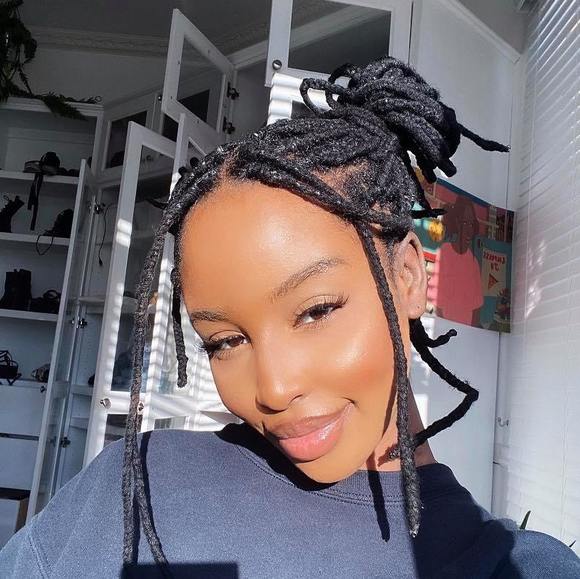 Profile Picture of Jo Sharon (@emoressjodraws) on Poshmark