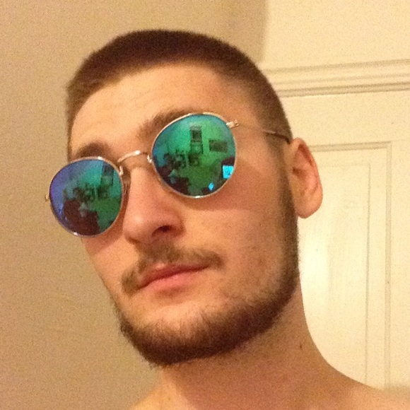 Profile Picture of John Binns (@cantstoptheswag) on Poshmark