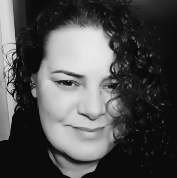 Profile Picture of Stacey Mullins (@stacey_mullins) on Poshmark