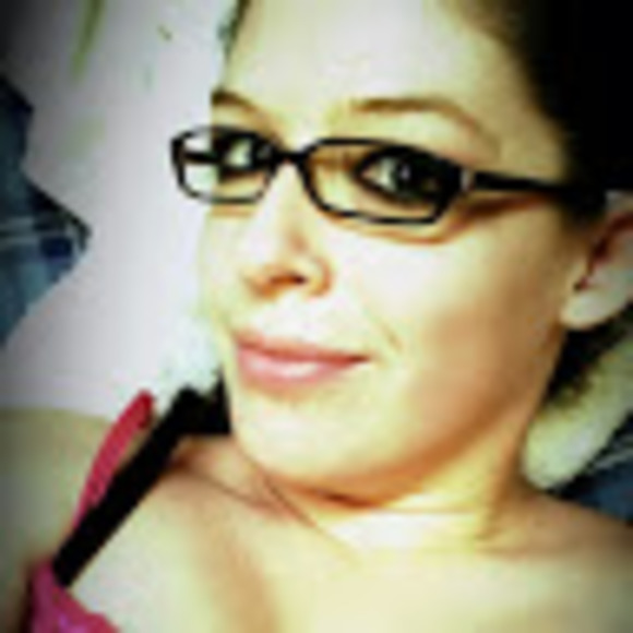 Profile Picture of Heather Wilkins (@suki13) on Poshmark