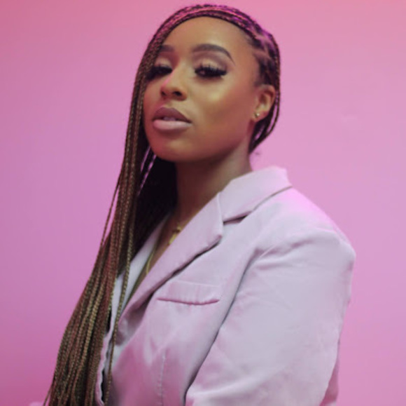 Profile Picture of Autumn Bowers (@elise19996) on Poshmark