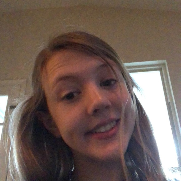 Profile Picture of Carocaroline Foose (@carolinefoose) on Poshmark