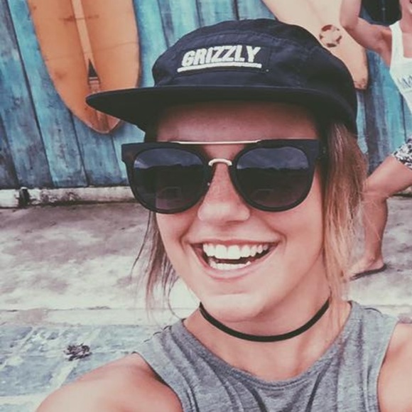 Profile Picture of Éricka Carrier (@erickacarrier) on Poshmark